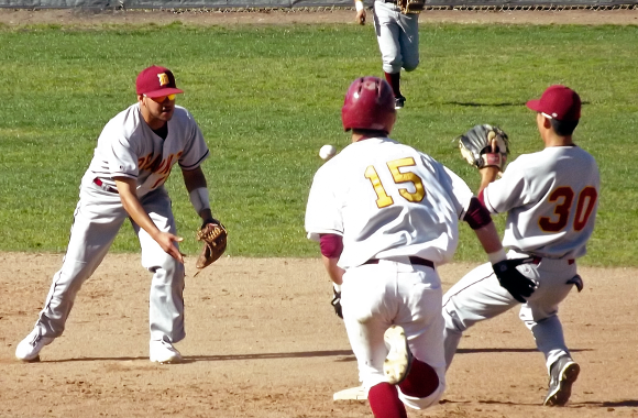 Baseball loses series against De Anza College