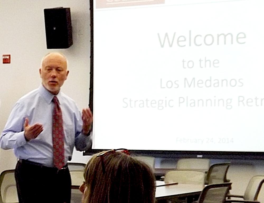 President Bob Kratochvil discusses plans for LMC during a meeting Feb. 23.