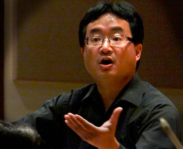 Damian Ting conducts the LMC Baroque Ensemble.