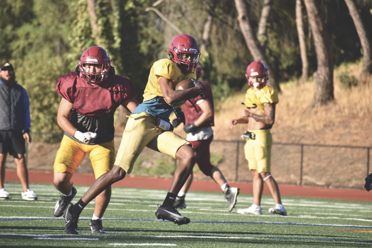 Mustangs receiver runs past defenders during a practice scrimmage at Los Medanos College on Wednesday 9/25.